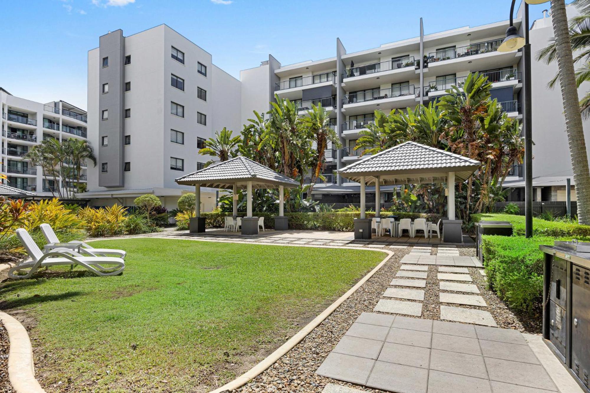 Beachside 2-Bed With Pools Gym Bbq And Parking Apartment Alexandra Headland Exterior photo